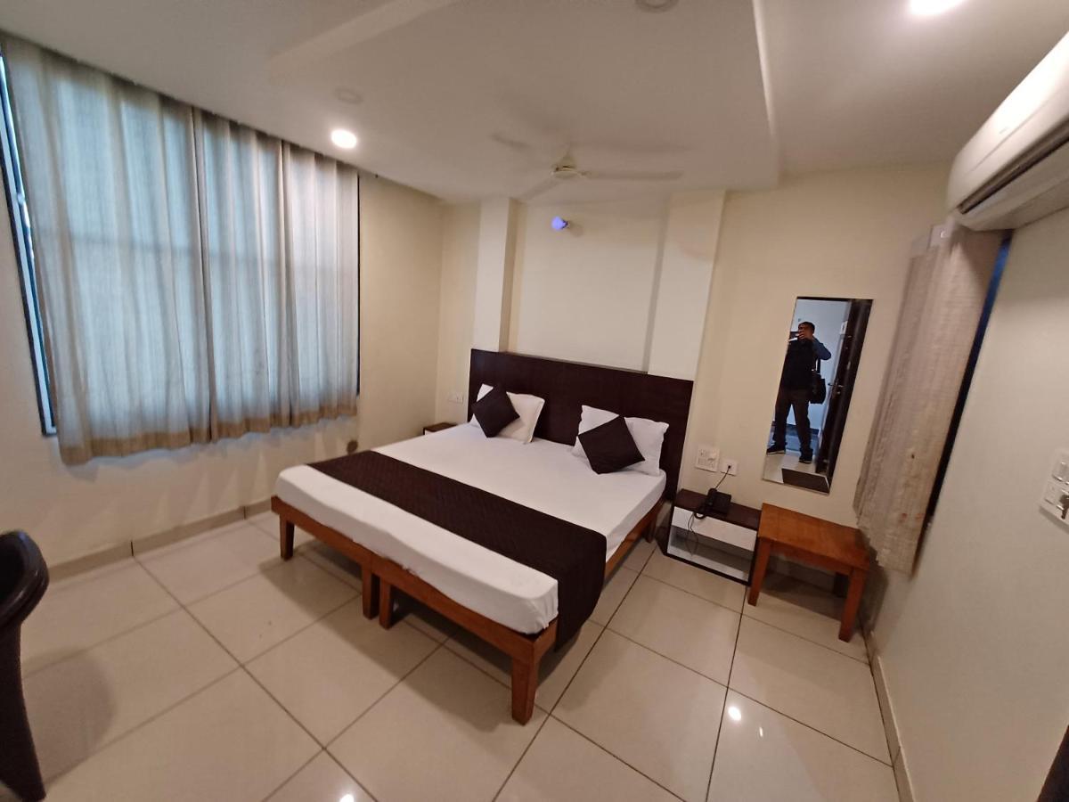 Hotel Rashika Palace ชัยปุระ ภายนอก รูปภาพ